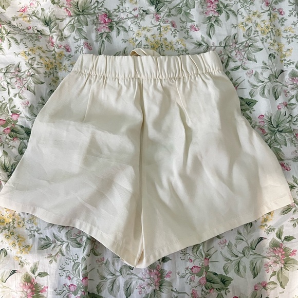 Bershka Cream High Waisted Tailored Shorts - Picture 2 of 3